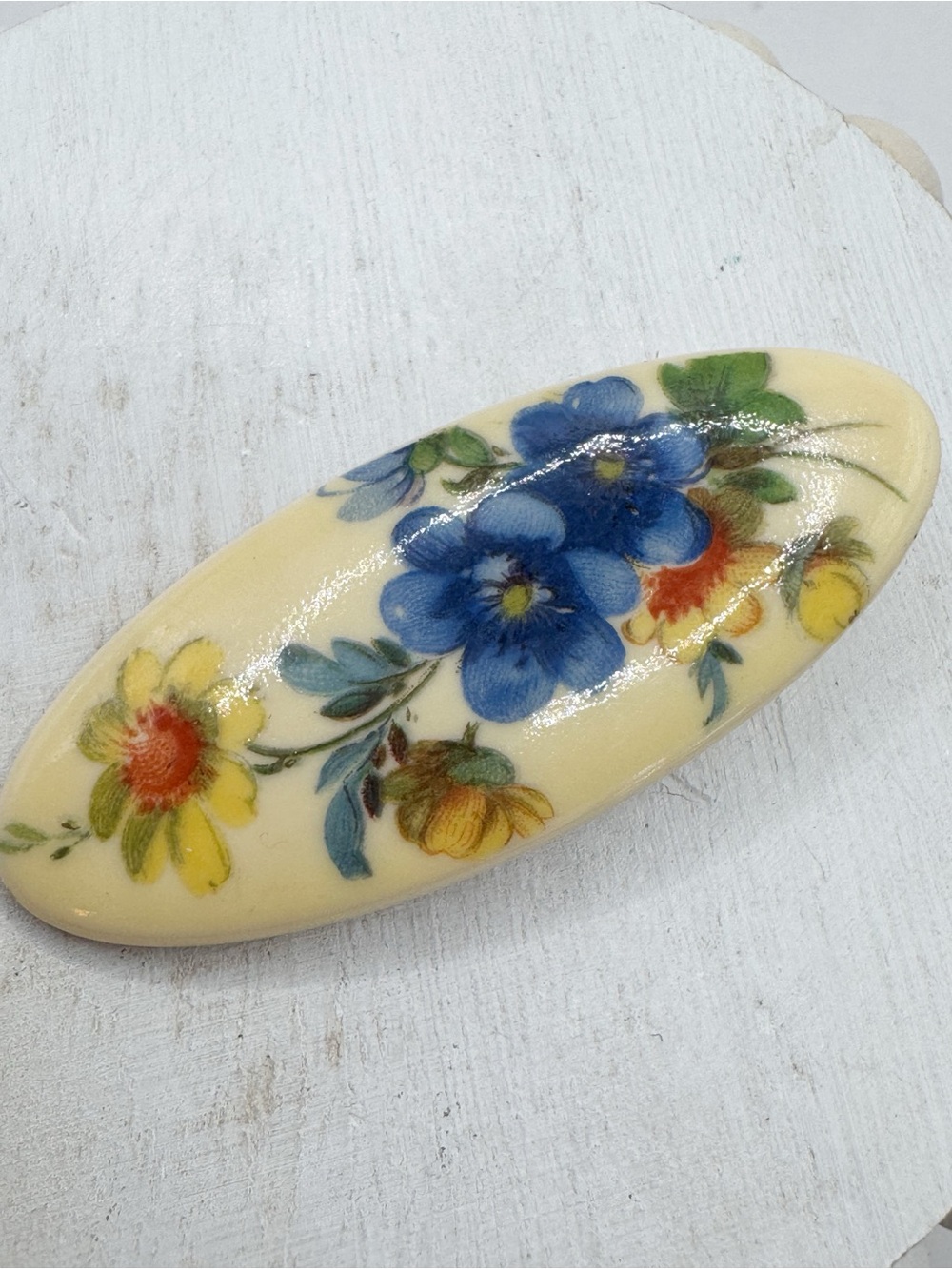 Vintage floral oval brooch pin spring summer retro Cottagecore grandma-core